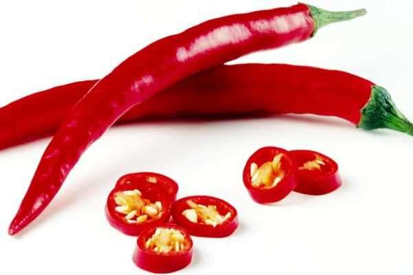 Whole & chopped red chilli peppers