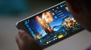 Why is playing games on a smartphone a bad habit?