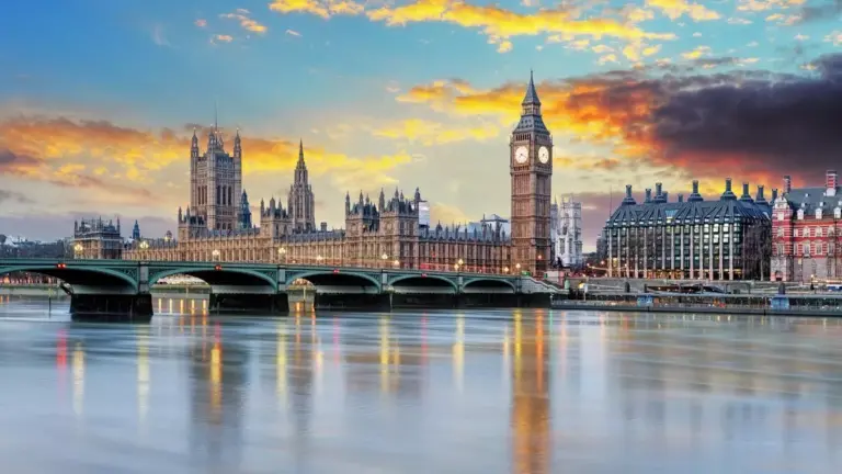 Top 10 London Attractions: 10 Famous Places to See in London