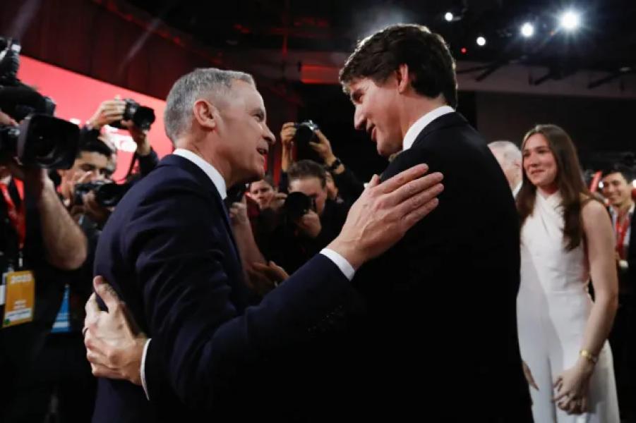 Former Bank of Canada and Bank of England Governor Mark Carney and Justin Trudeau embrace after Carney won the race to become leader of the ruling Liberal Party of Canada and succeed Justin Trudeau as prime minister in Ottawa, Ontario, Canada, March 9, 2025. REUTERS/Amber Bracken/Pool TPX IMAGES OF THE DAY