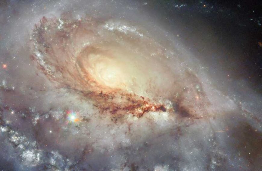Strange One-Armed Spiral Galaxy Stuns Hubble Scientists: Space Photo of the Week