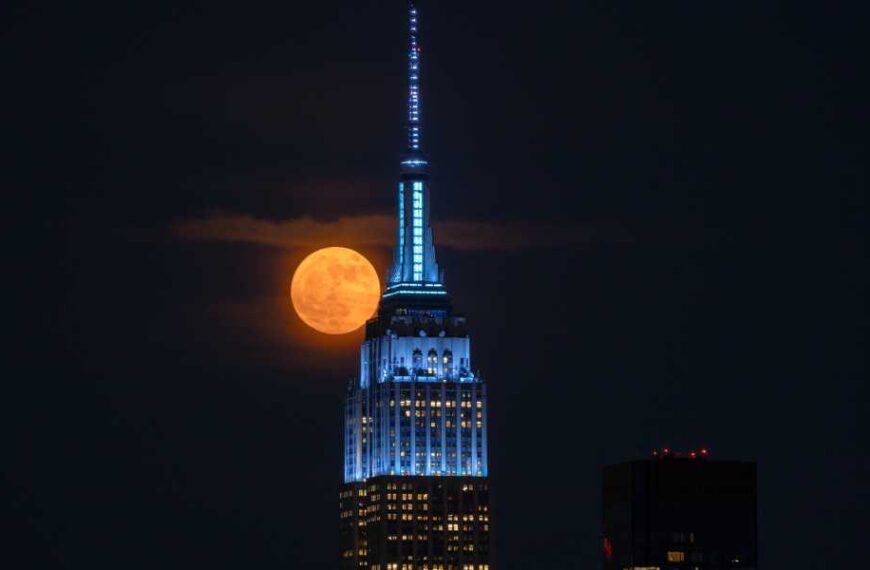 'Strawberry Moon' in Pictures: Major Lunar Stoppage Leaves June's Full Moon Low in Sky