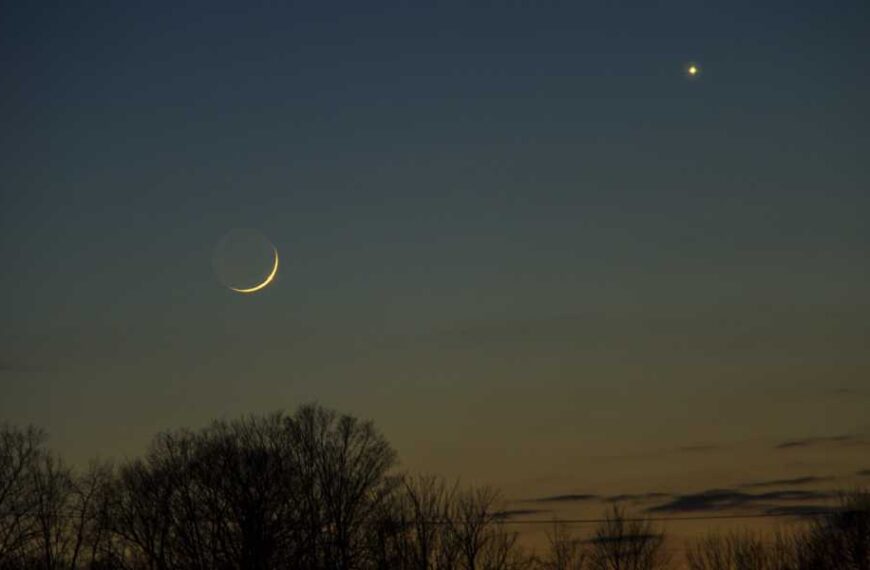 Two Stunning Conjunctions Will Light Up the Night Sky This Month. Here's How to See Mars and Mercury 'Kiss' the Moon
