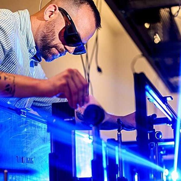 Quantum materials with 'hidden metallic state' could make electronics 1,000 times faster
