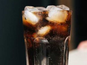 Scientists explain how alcohol and sugary drinks affect hair growth