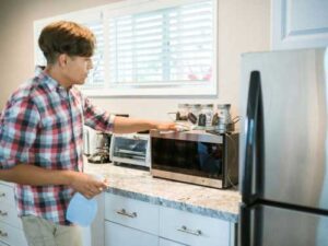 Foods that cannot be heated in the microwave