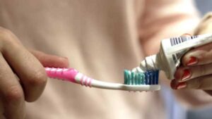 Why does my mouth sometimes smell even after brushing my teeth?