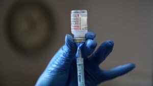 'We'll Be Caught Asking China for Vaccines': Cuts to mRNA Funding Makes…