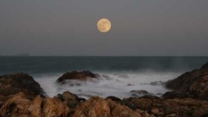 2025’s Beaver Moon: See the year’s largest, most radiant supermoon!