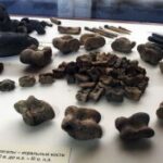 Are astragals a ritual attribute or a banal dice game?