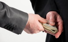 Is bribery in Rus' a crime or a tradition?