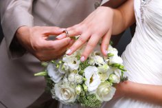 What does a wedding ring contain?