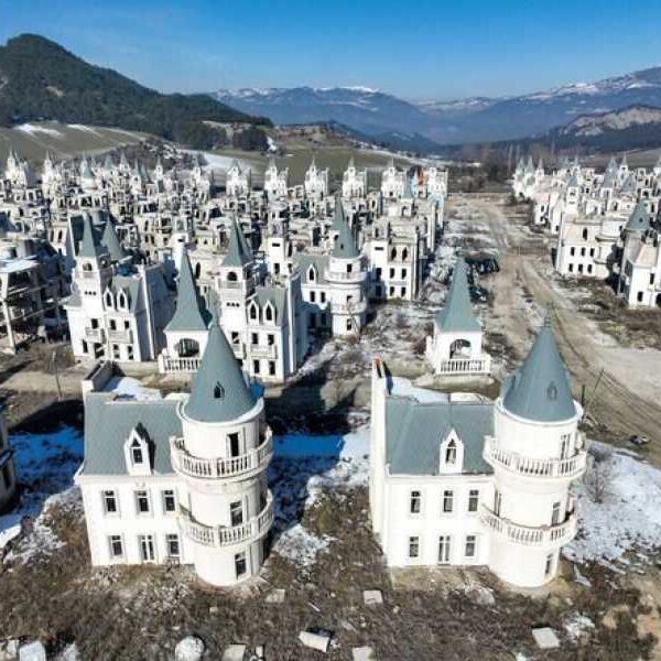 Creepy ‘Ghost Town’: Hundreds of Abandoned Disney Castle Homes Frozen in Time