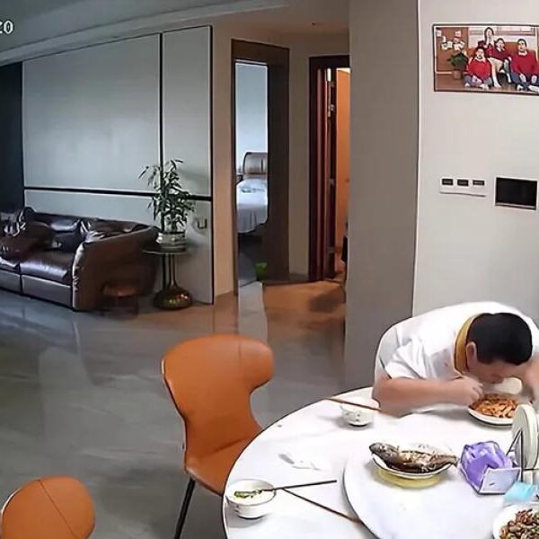 Viral Reddit Post About Employee’s Locked Lunchroom Sparks Heated Office Drama