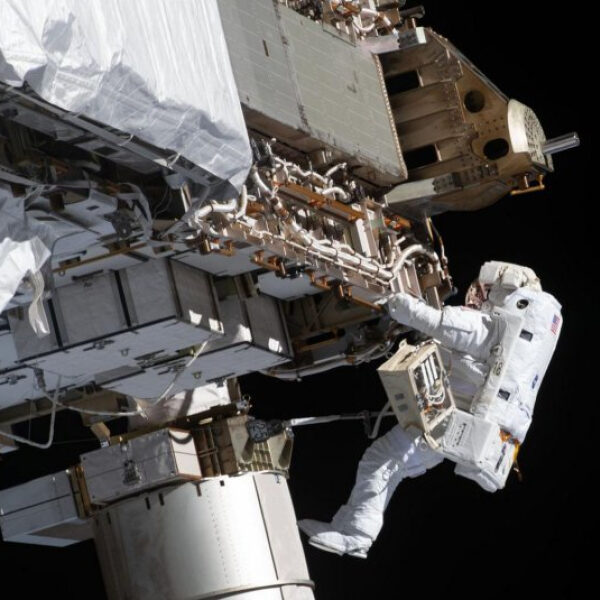 Watch the ISS make a colorful flyby over the eastern US and…