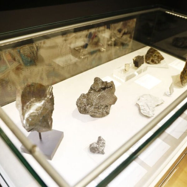 China Shares Moon Rocks with US and 5 Other Countries