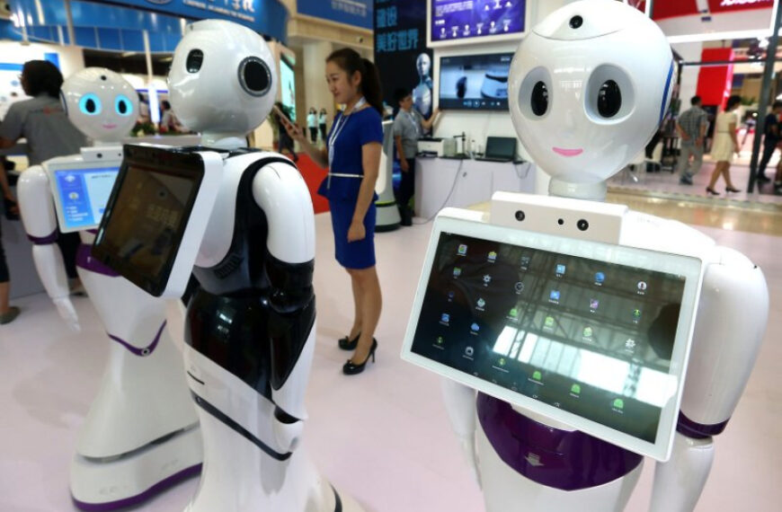 Robot runners encounter breakdowns in first half marathon against humans