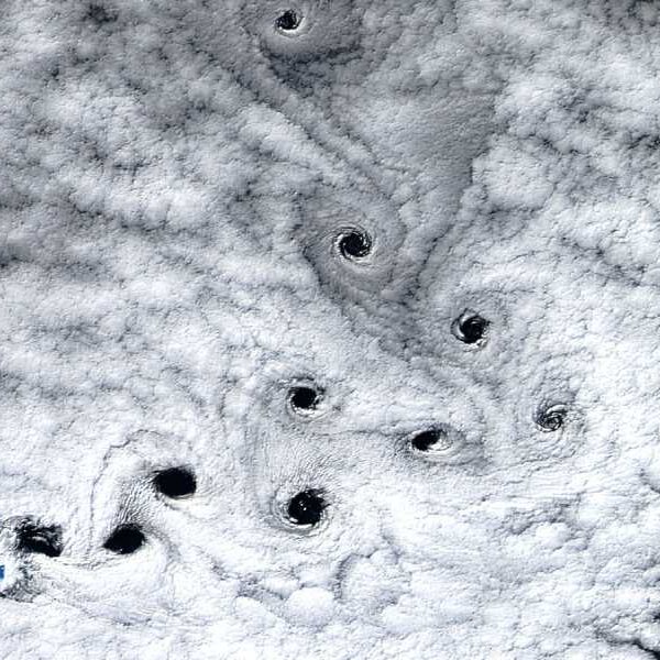 10 Strange ‘Dark Voids’ Appear in the Skies Above Uninhabited Island Near…