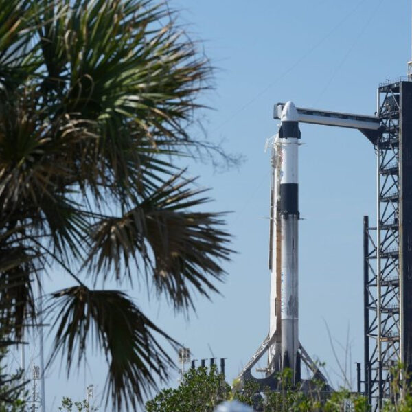 SpaceX Launches 27 Starlink Satellites into Low Earth Orbit