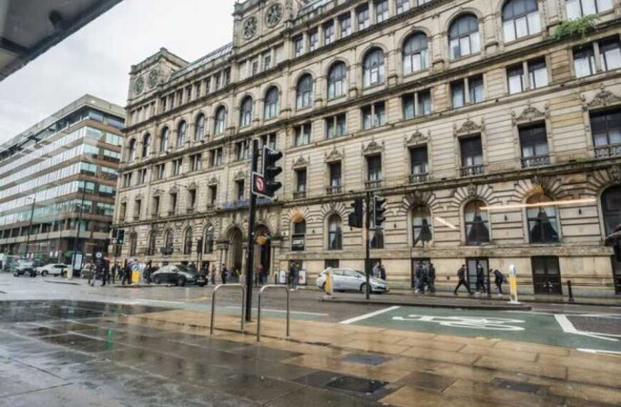 Tourists at ‘haunted’ UK city centre hotel see ‘dark shadows and ripples&hellip;
