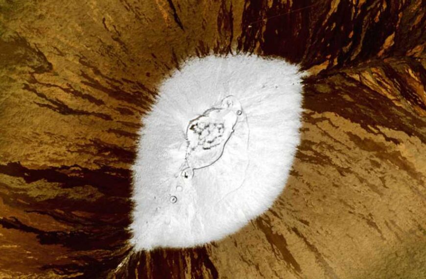 Heavy Spray of ‘Pineapple Powder’ Turns Hawaii Volcanoes White After Near-Record Snowfall…