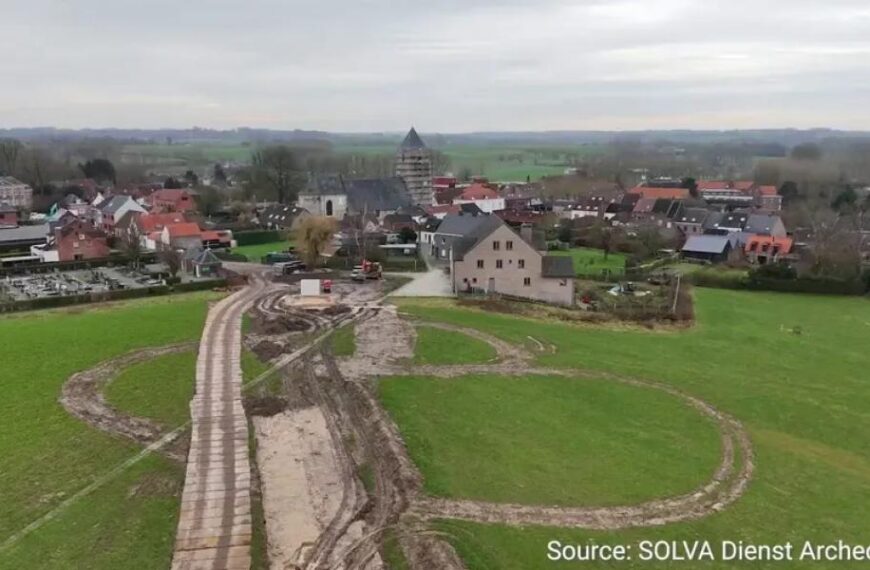 Roman archaeologists find head of ancient deity during excavations in Catholic church