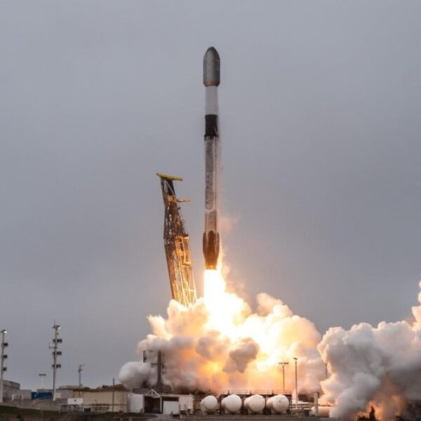 SpaceX Sends 27 Starlink Satellites Into Orbit From California