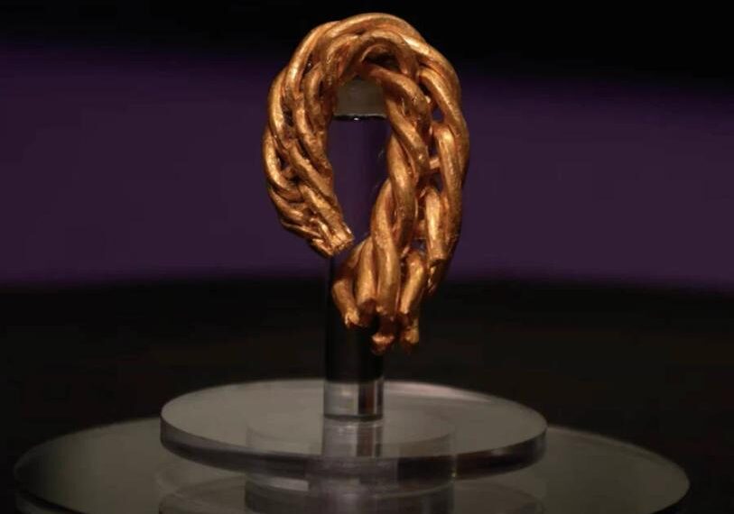 Metal detector finds gold Viking armband on Isle of Man