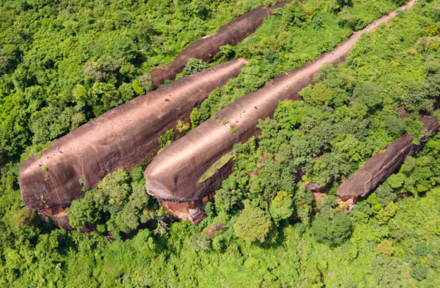 Three Whales Rock: 75-million-year-old giant rock formations in Thailand that look like…