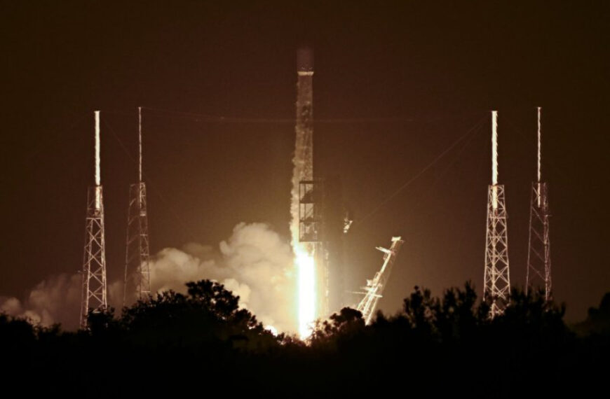 SpaceX Launches 28 Starlink Satellites Days After Service Outage