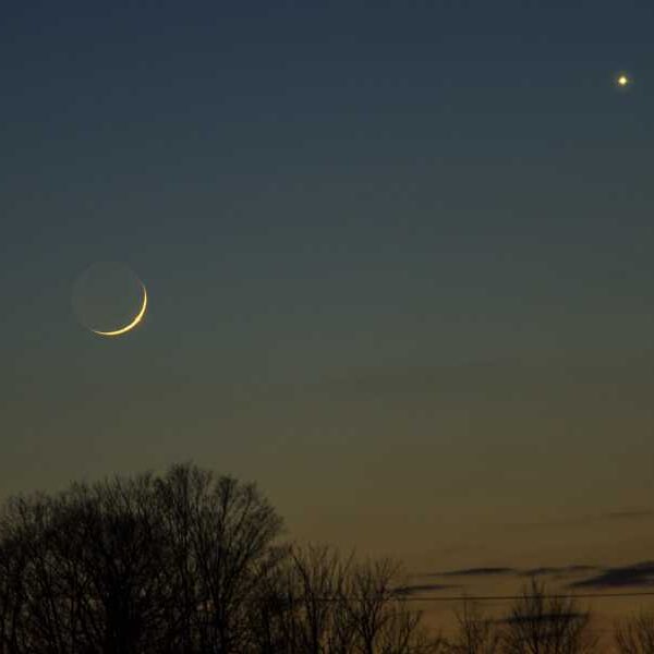 Two Stunning Conjunctions Will Light Up the Night Sky This Month. Here’s…