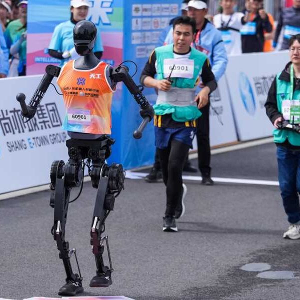 This cannibal robot can absorb other smaller robots – watch as it…