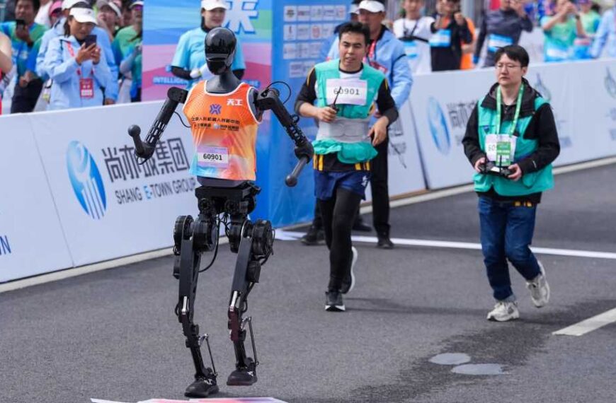 China has released the world’s first robot that can work independently 24/7…