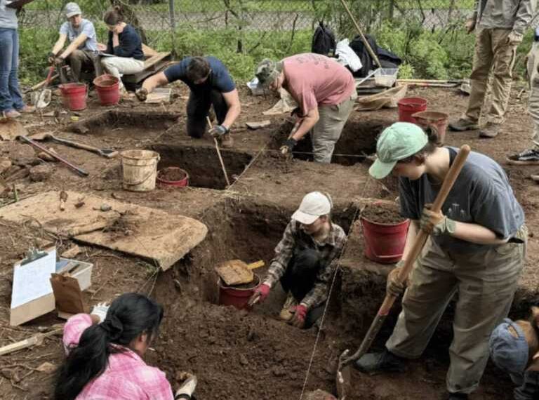 Students unearth foundations of 1830s Missouri homestead