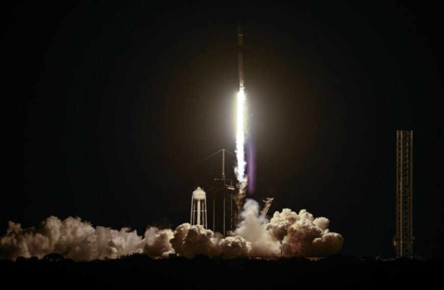 SpaceX Launches Third Fleet of Spy Satellites in 8 Days