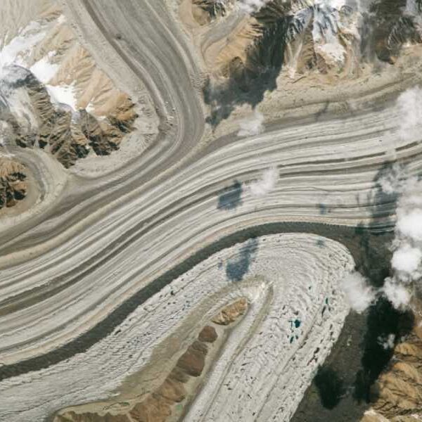 Trio of striped glaciers merging on ‘highest battlefield on Earth’ are part…