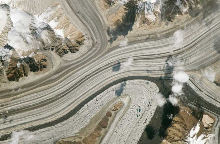 Trio of striped glaciers merging on ‘highest battlefield on Earth’ are part…