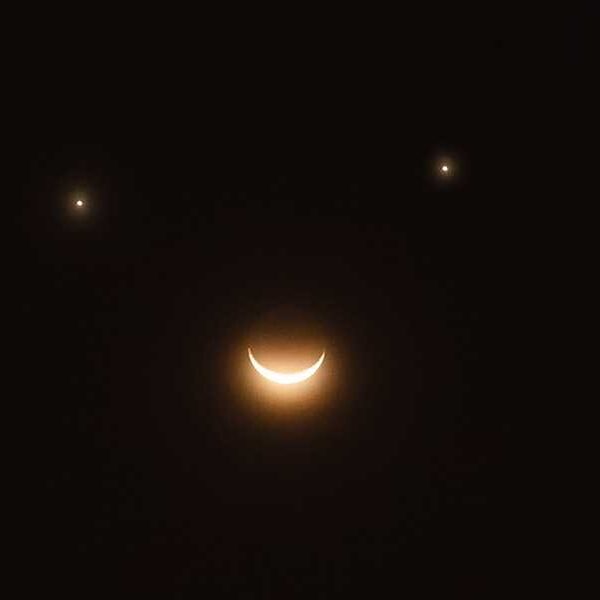 Smiley Conjunction: How to See the Moon and Two Planets Form a…