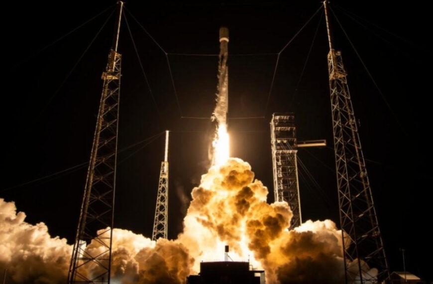 SpaceX Launches Satellite for SiriusXM from Florida