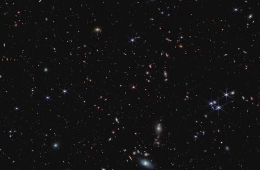 Not ‘little red dots’ or roaring quasars: James Webb telescope discovers new&hellip;