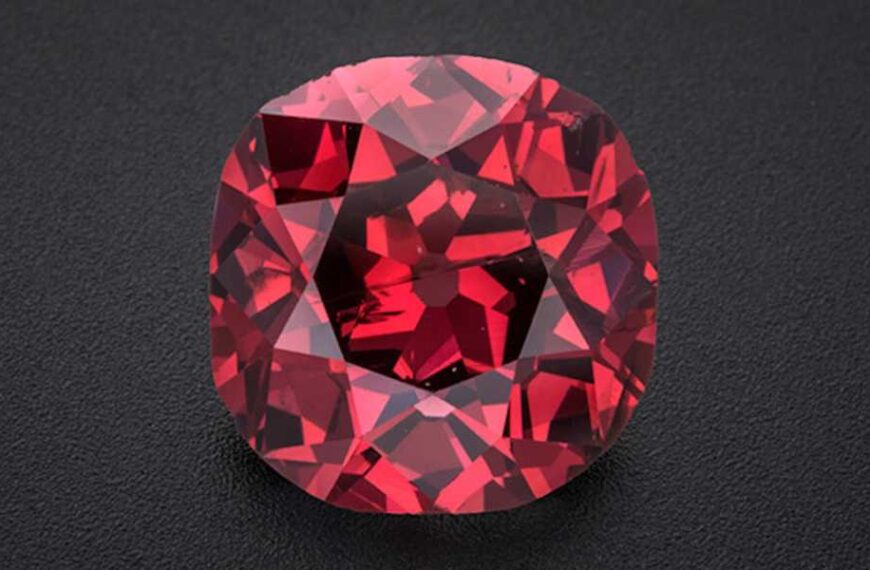 Why do diamonds come in different colors?