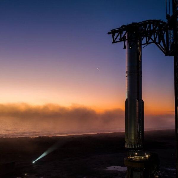 FAA issues abort signal after SpaceX loses contact with Starship 8 minutes…