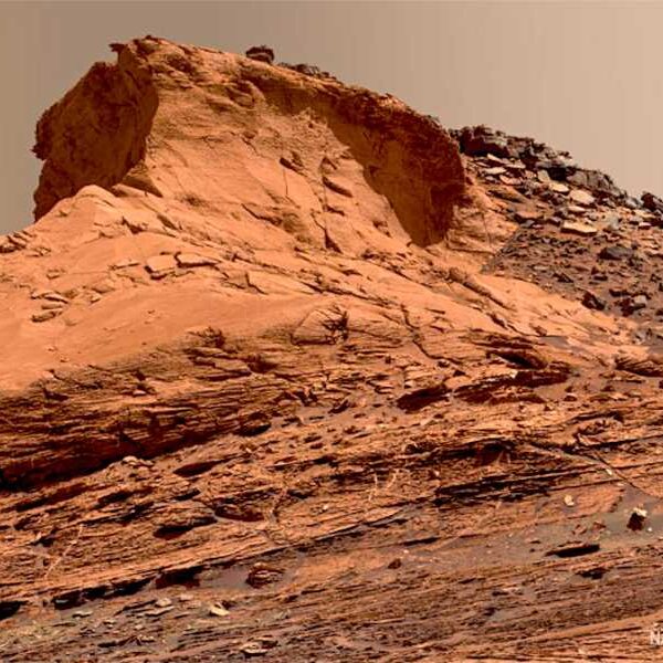 Is Mars Really Red? Physicist Explains the Truth.