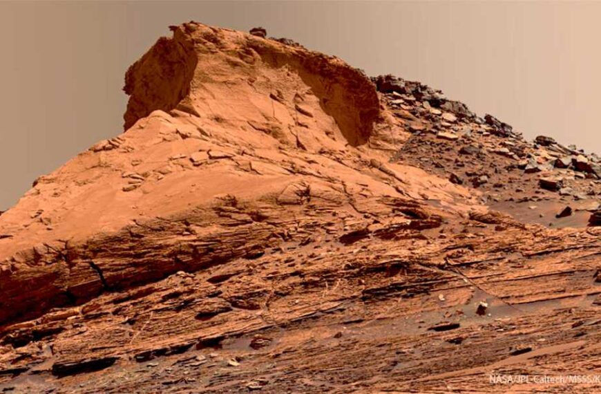 Is Mars Really Red? Physicist Explains the Truth.