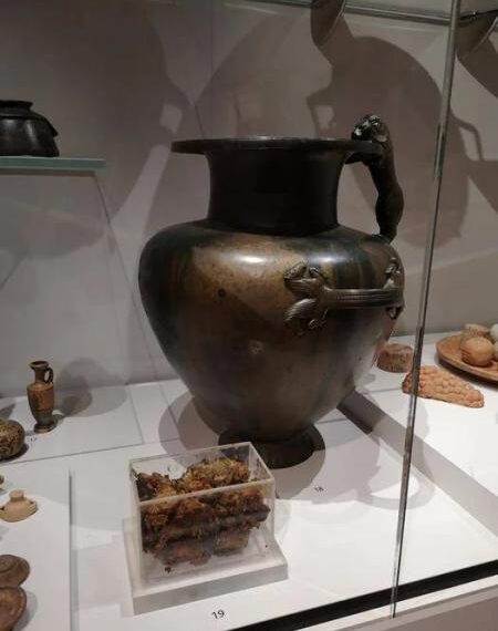 Researchers Find 2,500-Year-Old Honey in Ancient Greek Jars