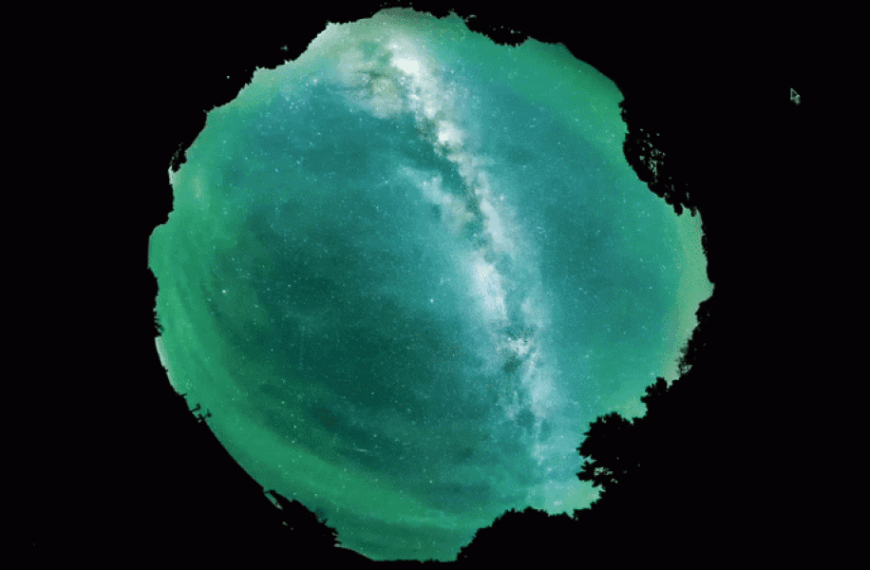 Photographer Captures ‘Rare’ Ripples in Colorado Night Sky