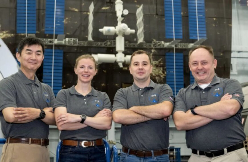 The crew of the 11th space station of the company SpaceX included:…