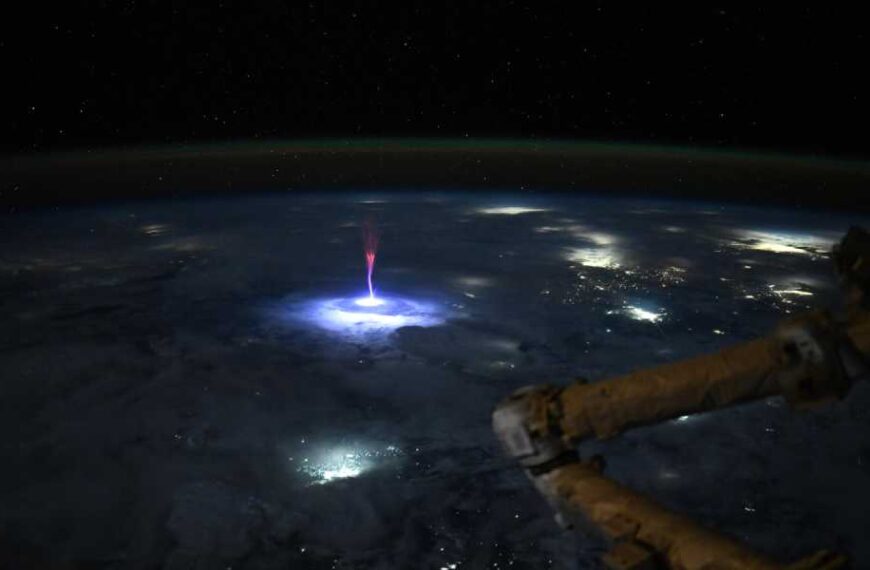 Astronaut Photographs Giant Red ‘Jellyfish’ Over North America During Upward Lightning