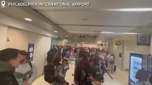 Philadelphia Airport Passenger Queues Lengthen Due to Terminal Gate Shutdowns