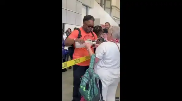 Man in Houston gives out complimentary vodka shots while waiting in a&hellip;